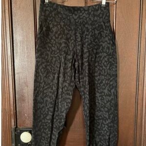 Lululemon Align crop joggers